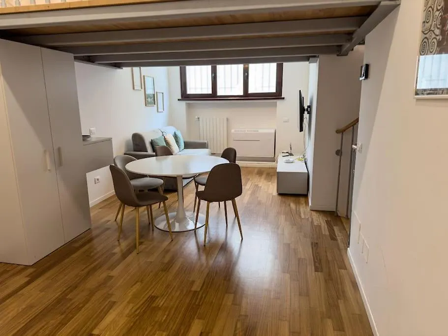 Brunacci Suite, 5 Min To Navigli 米兰 0*,  意大利